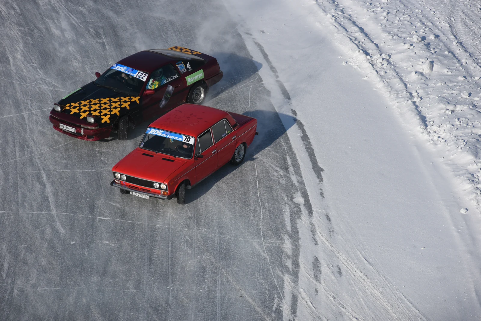 Winter drift cars on the snow track