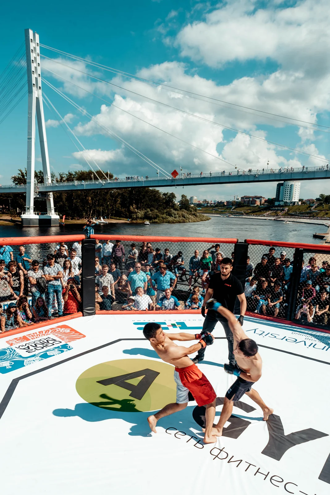 Cage fight on the riverside stage